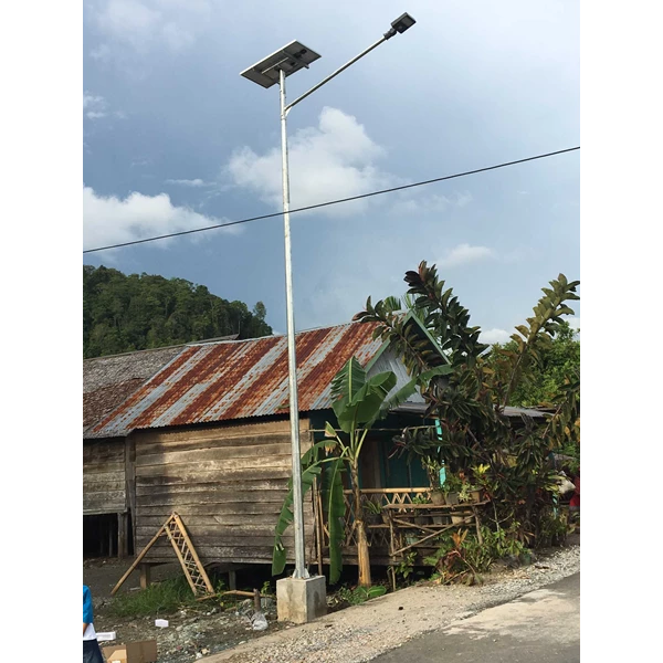 Tiang Lampu Tenaga surya single angle 7meter