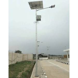 Single octagonal solar light pole with parabolic ornament