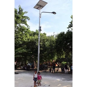 Tiang Lampu Tenaga Surya oktagonal 10 meter hdg 