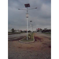 Tiang Lampu Tenaga Surya octagonal double 9 meter parabol 